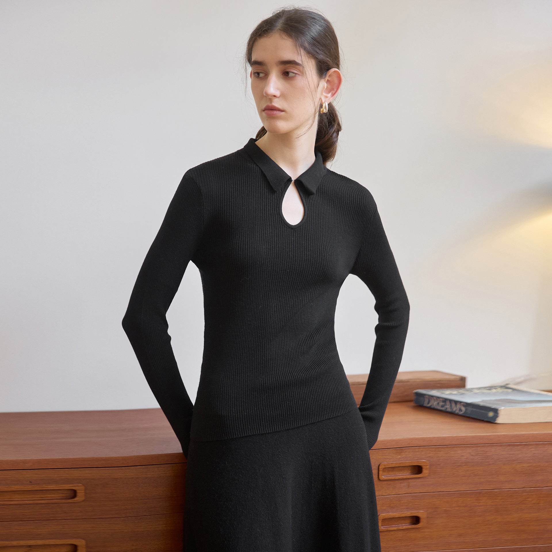 2025 temperament long sleeve knitwear women's autumn elegant design warm and slimming top solid color wool base shirt