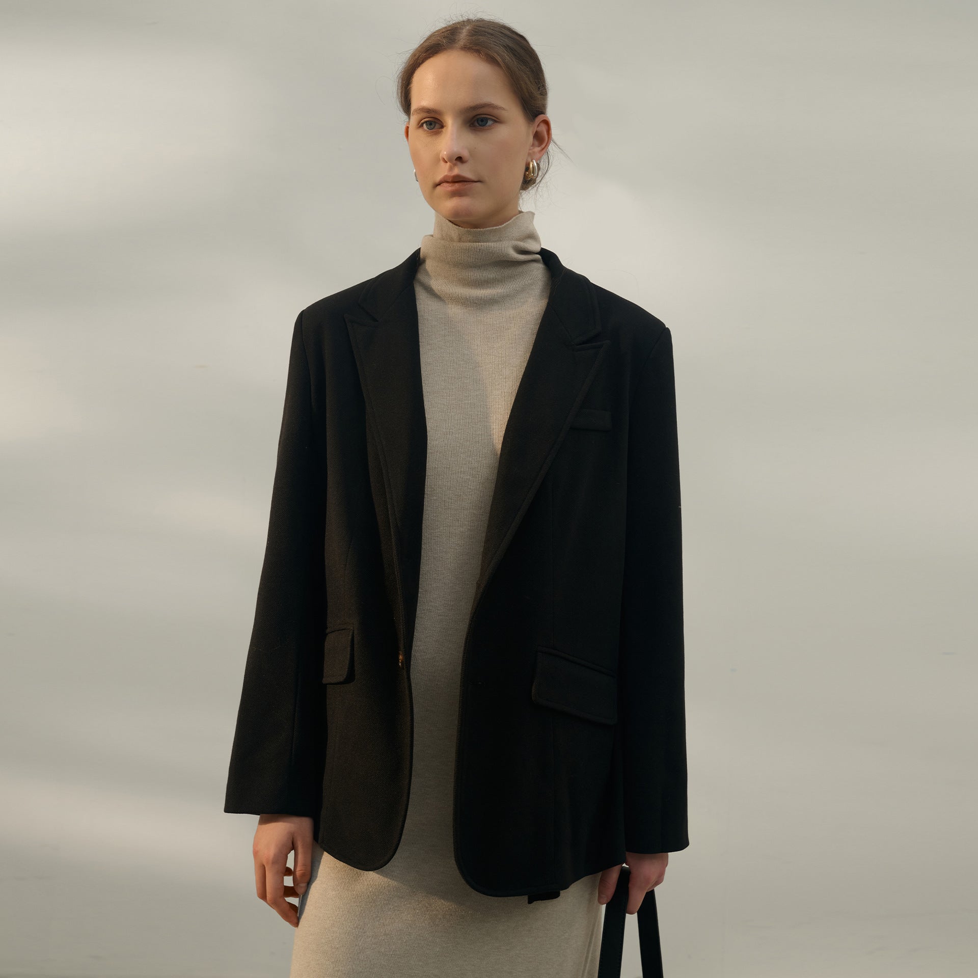 Fall 2025 retro fashionable suit women's elegant high-grade solid color long-sleeved jacket simple style flip lapel collar suit