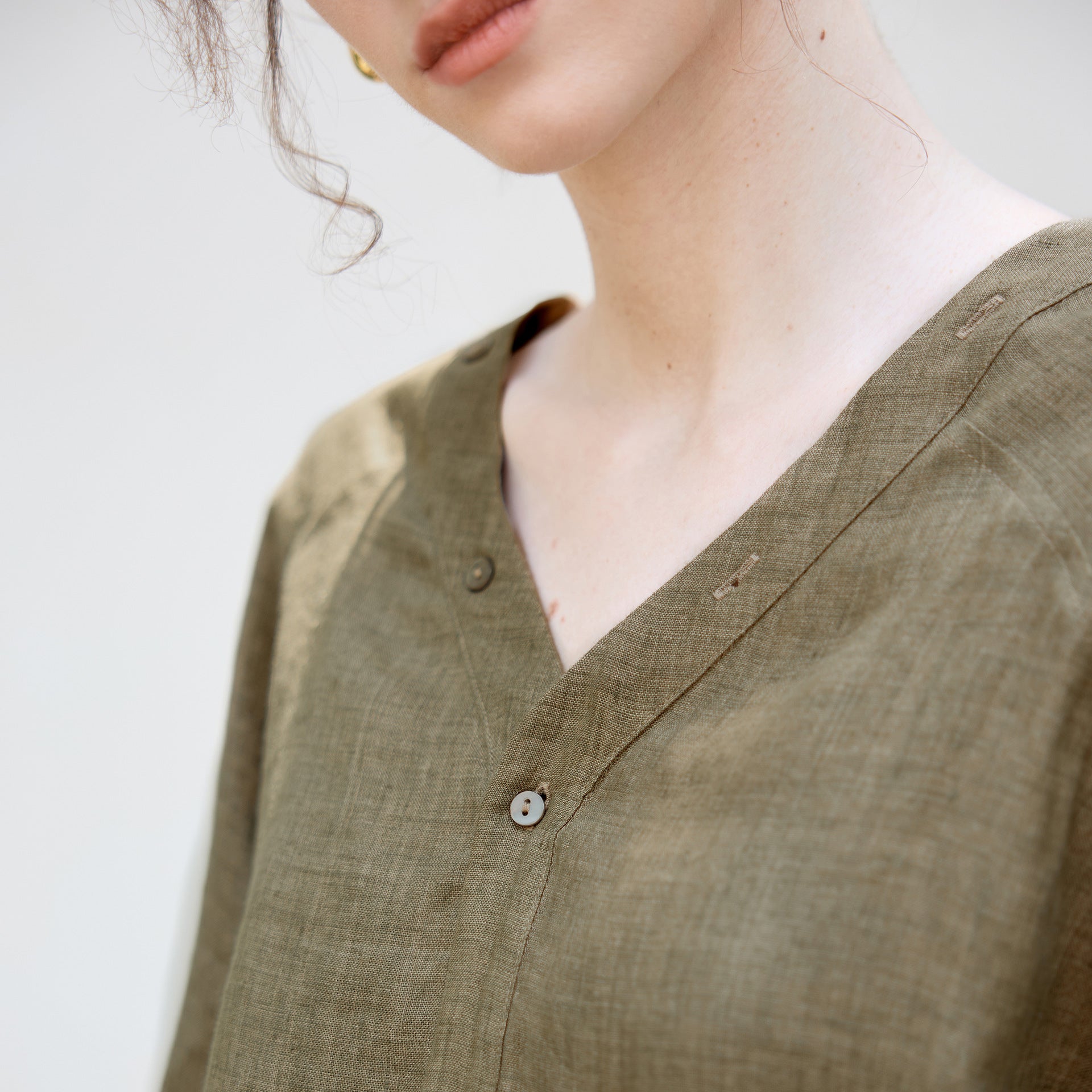 Autumn New all linen V-neck Raglan long-sleeved shirt yarn-dyed craft loose cocoon design old money style shirt