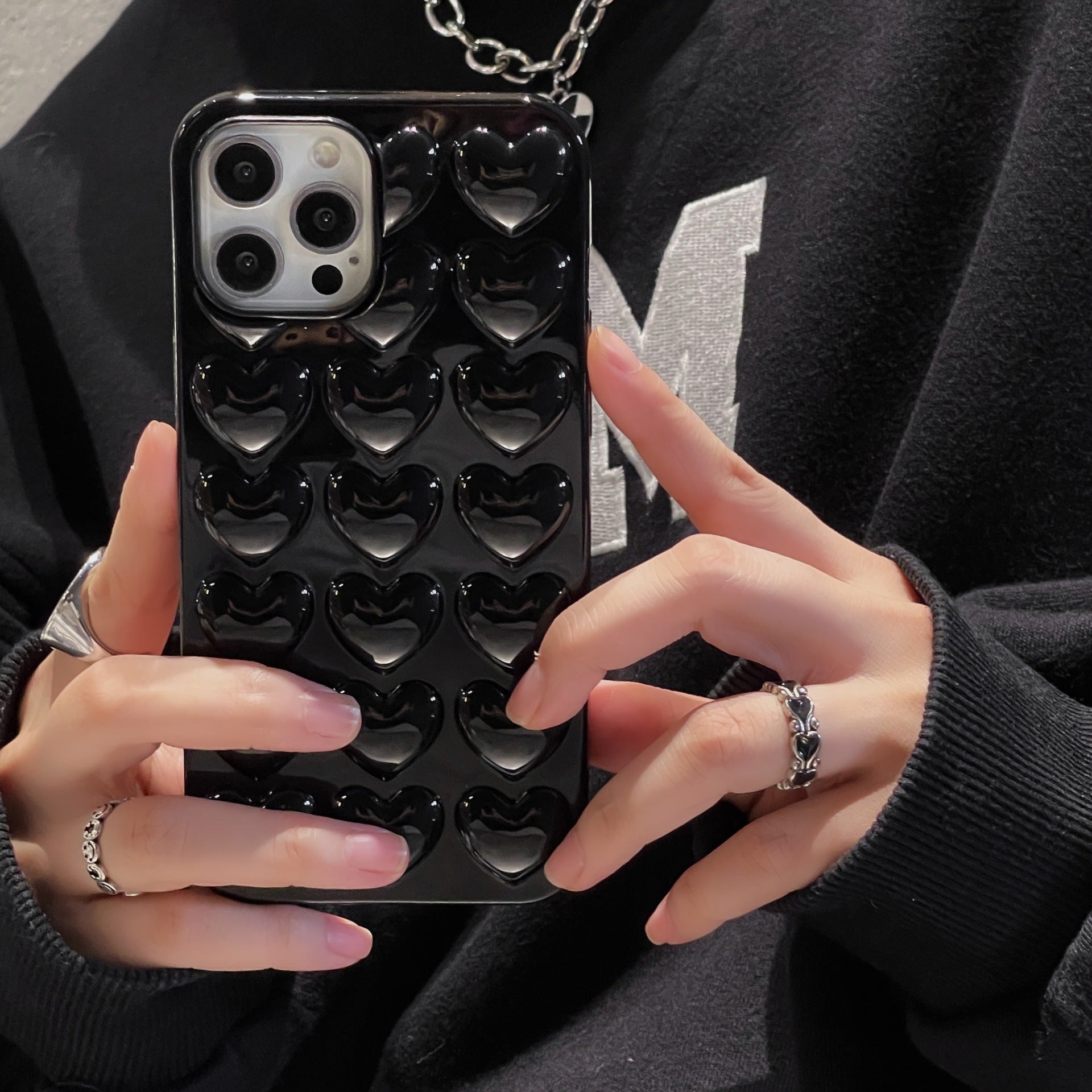 Black three-dimensional love iPhone17 for 11 Apple 15 phone case 13/14pro max phone case 16
