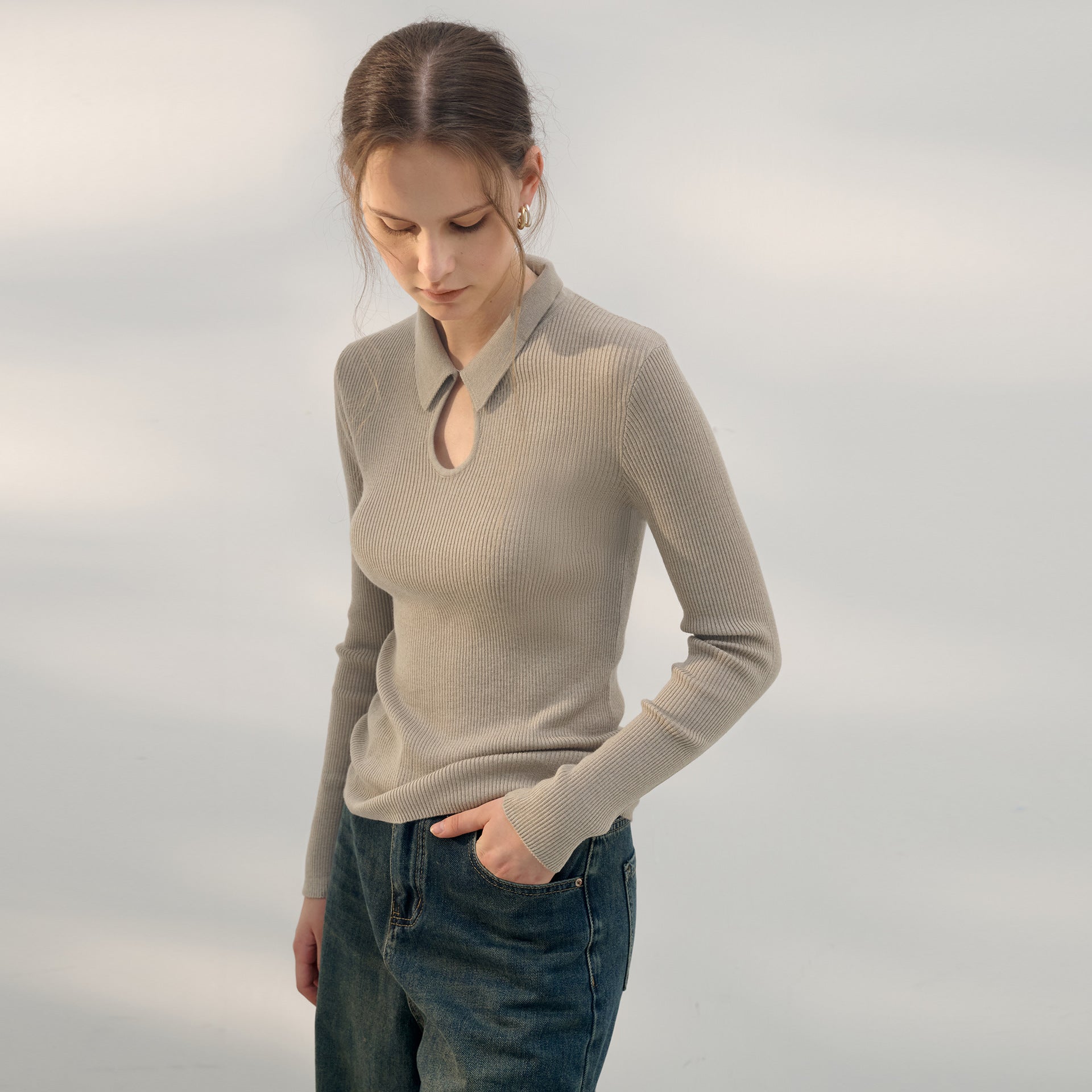 2025 temperament long sleeve knitwear women's autumn elegant design warm and slimming top solid color wool base shirt