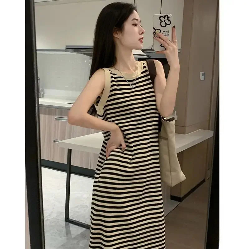 Vest dress dress 2024 spring new slit hemline at hem sleeveless knitted dress mid-length loose sleeveless dress