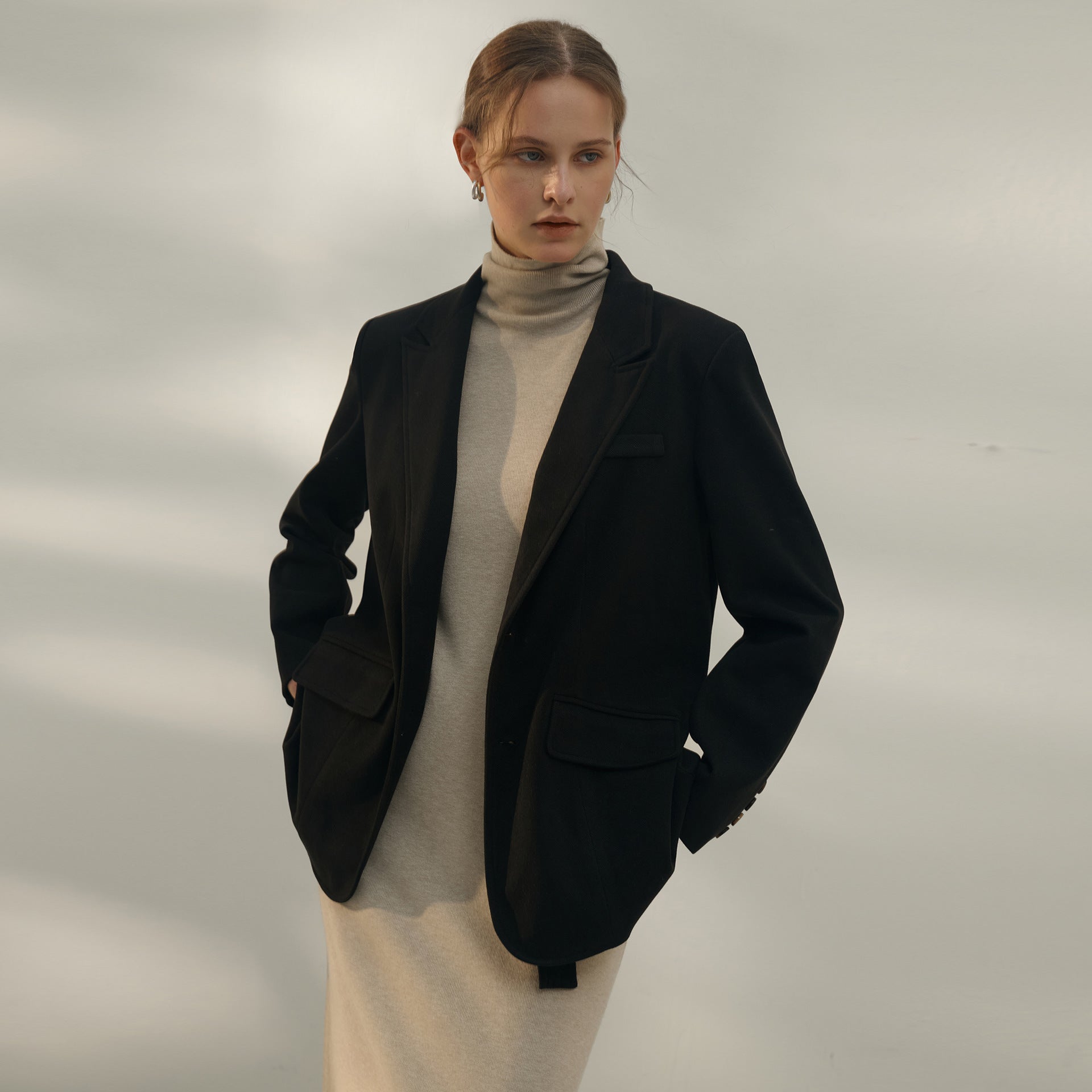 Fall 2025 retro fashionable suit women's elegant high-grade solid color long-sleeved jacket simple style flip lapel collar suit