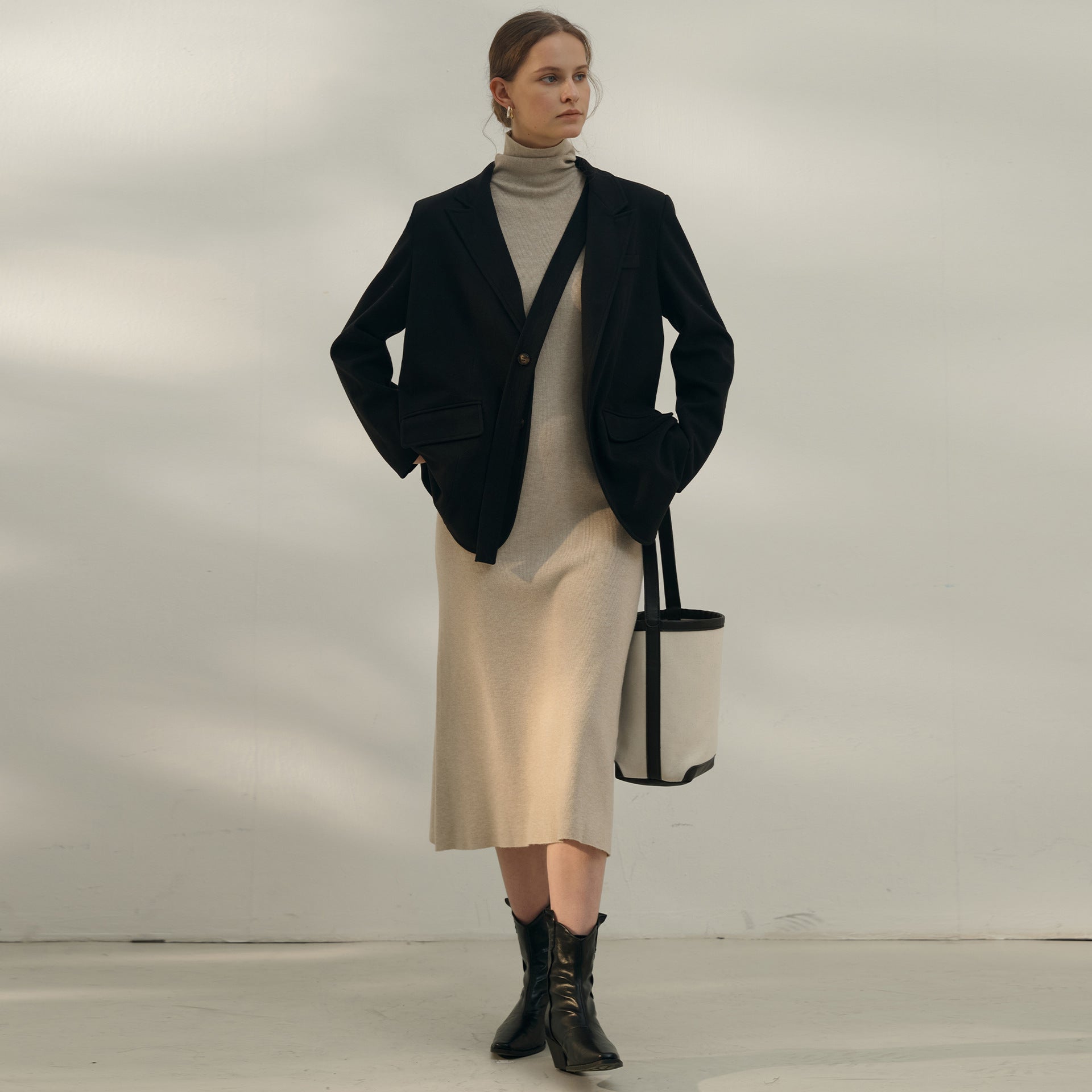 Fall 2025 retro fashionable suit women's elegant high-grade solid color long-sleeved jacket simple style flip lapel collar suit